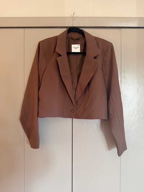 Abercrombie & Fitch Jackets & Blazers - Abercrombie & Fitch Cropped Brown Single-Button Blazer